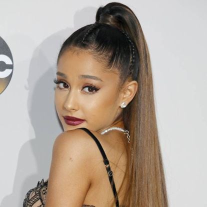 Como muchas de sus colegas, la cantante y actriz Ariana Grande también habló sobre el escándalo del 'celebgate' en su cuenta de Twitter, aunque en su caso fue para negar que las imágenes sobre su supuesto desnudo fueran suyas. “Quiero que todo el mundo sepa que las fotos en las que se me ve desnuda no son auténticas. Mi pequeño trasero es mucho más bonito que ese. Por cierto, pronto daré detalles de mi próxima gira”, escribió en Twitter.