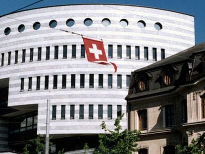 Edificio del BPI en Basilea, Suiza.