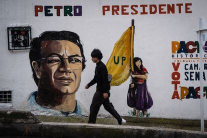 Un mural del presidente electo, Gustavo Petro, en Bogotá