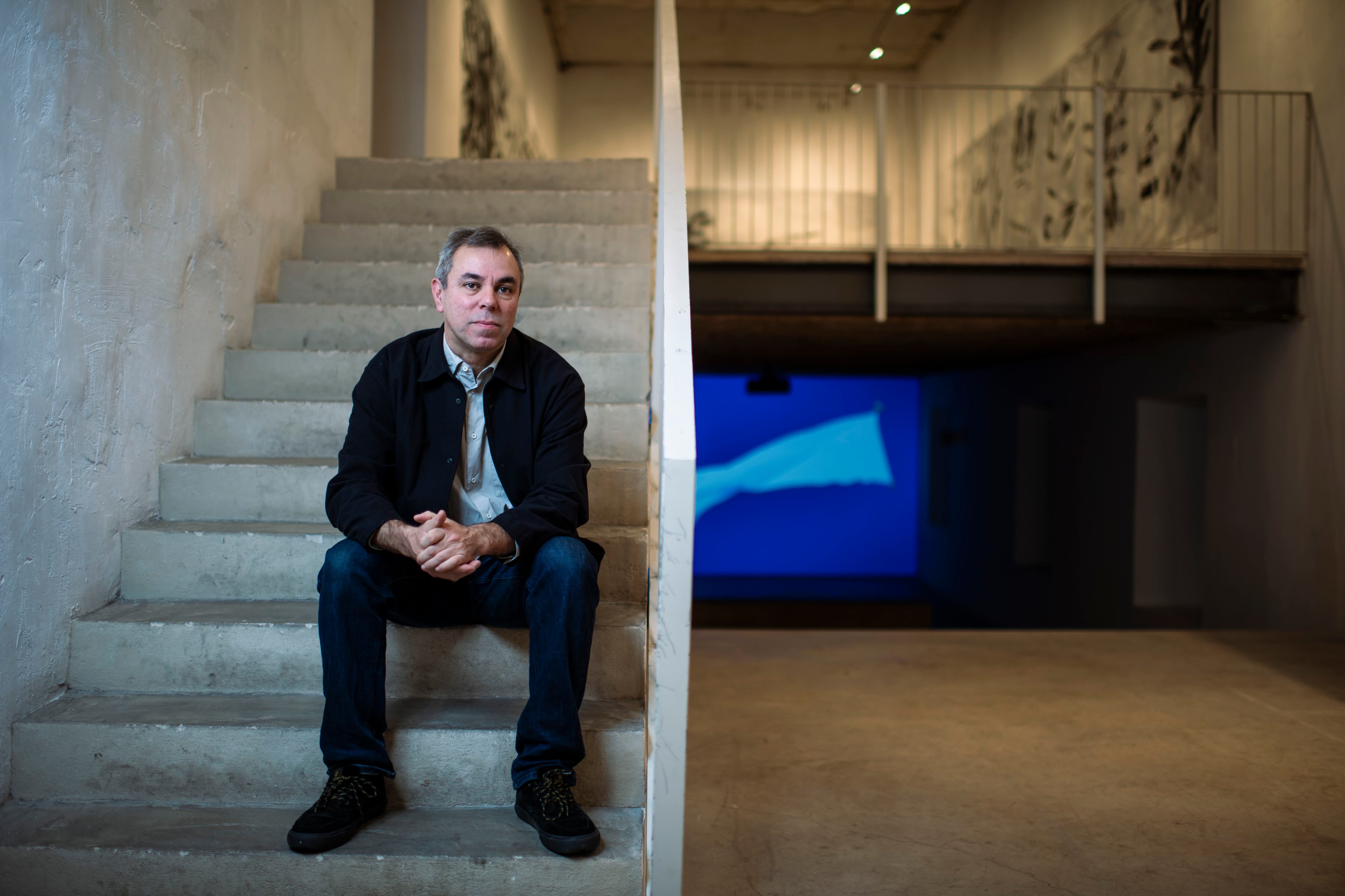 Sánchez Castillo, en otro de los espacios de la galería que expone su obra.