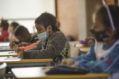 Students on their first day back to school during the covid 19 pandemic in Bogotá, Colombia, on January 31, 2022.