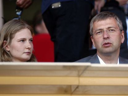 Dmitri Rybolovlev y su hija, Ekaterina Rybolovleva, en un partido del M&oacute;naco el pasado mes de septiembre. 