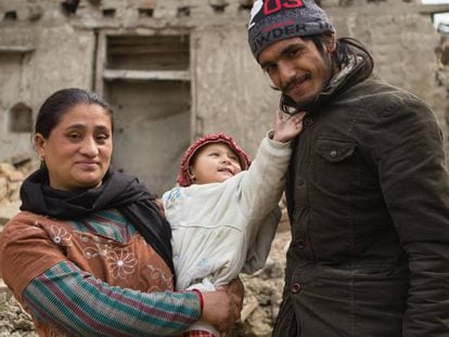 La foto del rescate de Sonish, el bebé que sobrevivió enterrado 22 horas después del terremoto, fue portada internacional. Amul Thapa, el fotógrafo, duda del impacto de una de las imágenes que dio esperanza a mucha gente.