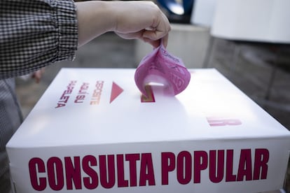 México celebra este domingo su primera consulta popular, que abre la puerta a investigar y juzgar a los expresidentes.