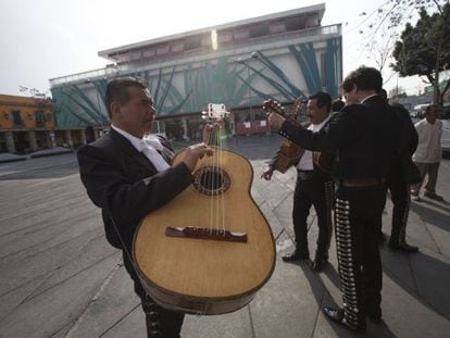 Mariachis en la plaza de Garibaldi, M&eacute;xico DF.