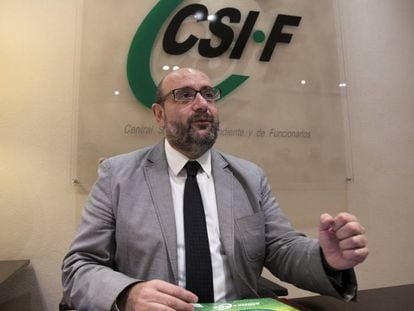 Miguel Borra presidente del CSI-F en su despacho en la sede del sindicato. 