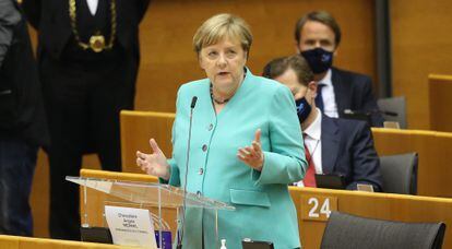 La canciller alemana, Angela Merkel, en el Parlamento Europeo, en julio pasado.