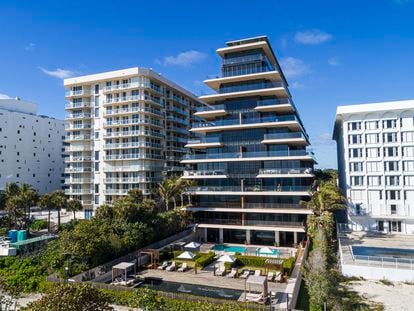Apartamentos de lujo en primera línea de playa en Miami, Florida, en enero pasado.