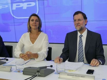 El líder del PP. Mariano Rajoy, junto a la secretaria general del partido, María Dolores de Cospedal