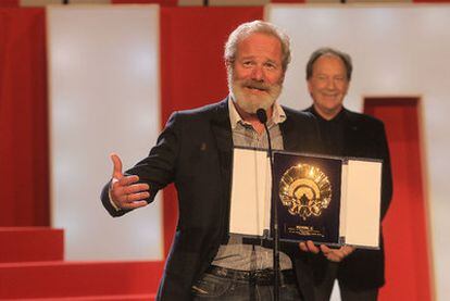 El director Peter Mullan<b> agradece la Concha de Oro concedida a su película </b><b><i>Neds.</i></b>