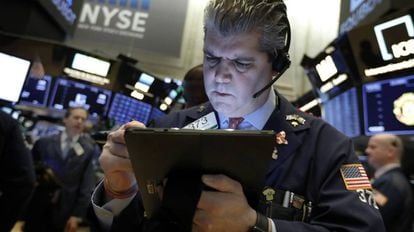 Un operador bursátil en el parqué del New York Stock Exchange