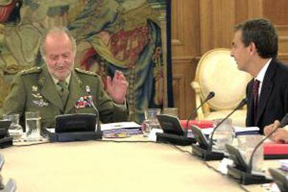 El rey Juan Carlos y Zapatero, hoy en la reunión ordinaria del pleno del Consejo de Defensa Nacional.