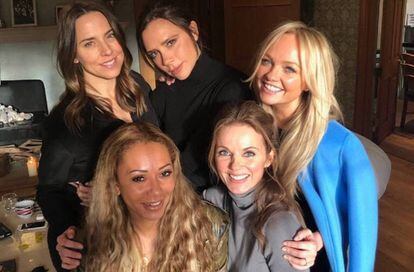 Las Spice Girl al completo: Mel C, Victoria Beckham, Emma Bunton, Geri Halliwell y Mel B, en su reciente reunión en casa de en la casa de Geri en Londres.