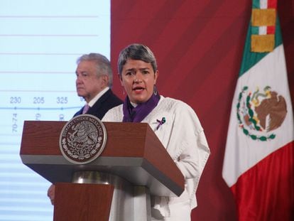 Karla Quintana Osuna habla durante una conferencia de prensa en Palacio Nacional.