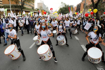 Batukada el día de las manifestaciones en Colombia llamó a todo el país a rechazar la reforma tributaria del gobierno.