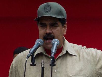 El presidente venezolano exhibe el apoyo de las fuerzas armadas ante la marcha de la oposición