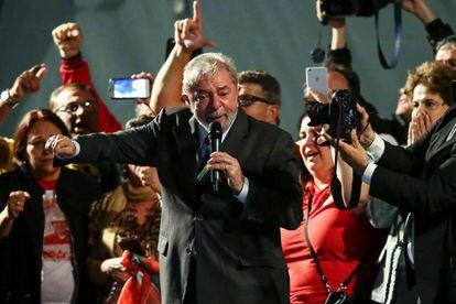 Lula habla ante cinco mil seguidores tras declarar ante el juez Sérgio Moro por su supuesta vinculación con el caso Petrobras