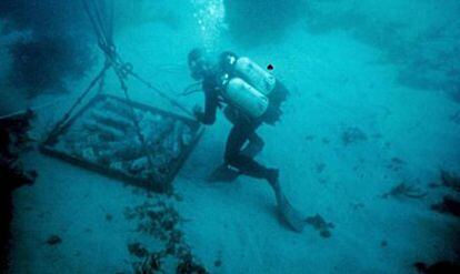 Recuperación de lingotes de plomo en un pecio romano de hace 2.000 años en aguas de Cerdeña.