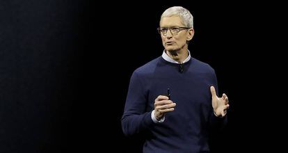 Tim Cook, consejero delegado de Apple, presenta este martes el nuevo iPhone X.