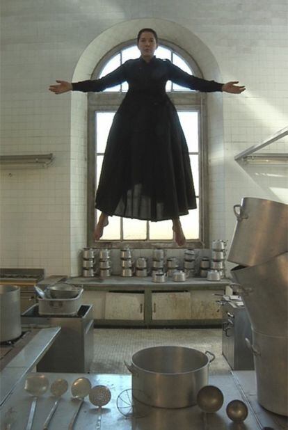 'Levitation of Saint Therese' de Marina Abramovic, 2009, que puede verse en el Loop de Barcelona.