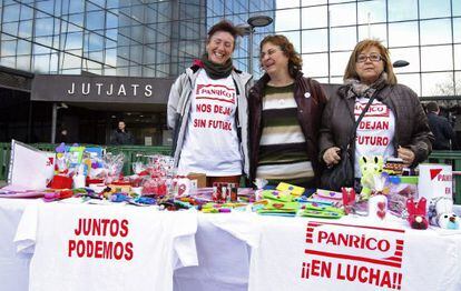Trabajadores de Panrico, ante los juzgados de Sabadell.