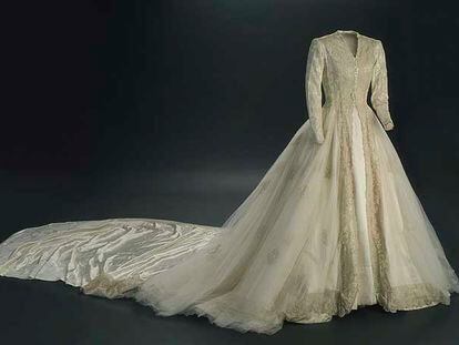 Traje de boda de Cayetana Fitz-James Stuart, duquesa de Alba, diseñado en el año 1947 por Flora Villareal.