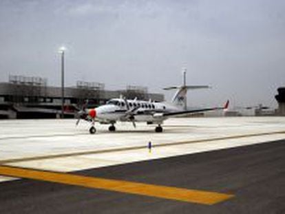 Aeronave de verificaci&oacute;n en vuelo en el aeropuerto murciano de Corvera, en el verano de 2012.