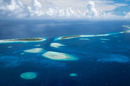 Vista aérea de los islotes que conforman el atolón Kwajalein en las islas Marshall.