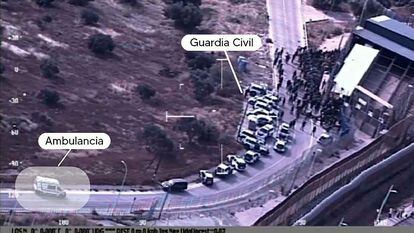 Fotograma de los vídeos grabados por un dron y un helicóptero de la Guardia Civil el pasado 24 de junio, durante la tragedia de la valla de Melilla.