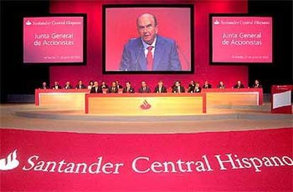 La dirección del Santander Central Hispano, en la junta general de accionistas que se celebró el pasado sábado en Santander.