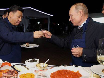 FOTO: El presidente chino, Xi Jinping, y su homólogo ruso, Vladímir Putin, la semana pasada en Vladivostok. / VÍDEO: Declaraciones del portavoz del ministerio chino de Comercio, este viernes.