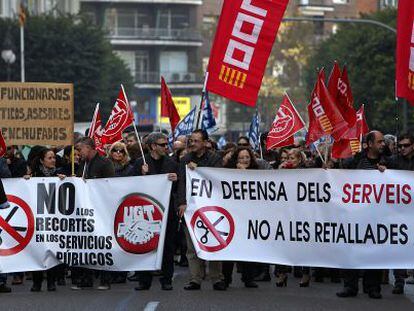 Manifestaci&oacute;n de bomberos y polic&iacute;as locales de Valencia exigiendo la paga de Navidad. 