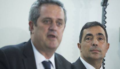 El consejero de Interior, Joaquim Forn, y el nuevo director de la polic&iacute;a, Pere Soler.
