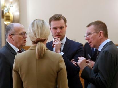Los ministros de Exteriores de los países bálticos y Polonia, este viernes en Riga.