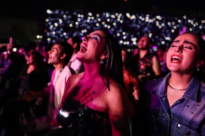Al concierto asistieron 58.126 personas, de acuerdo a cifras de los organizadores.