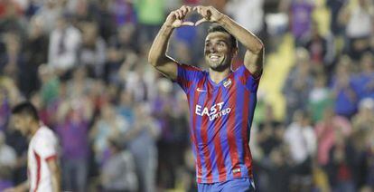 David Barral celebra su gol.