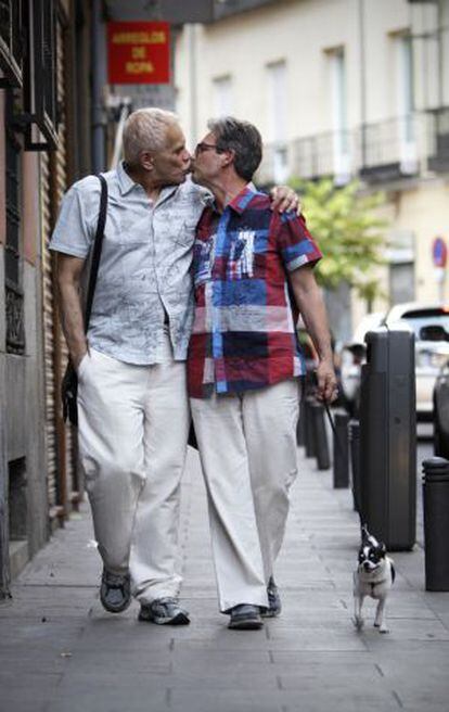 Carlos Batur&iacute;n y Emilio Men&eacute;ndez, primer matrimonio gay.