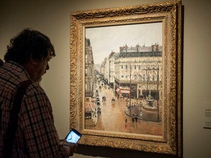 El cuadro 'Efecto de lluvia' de Camille Pissarro expuesto en el Museo Thyssen.