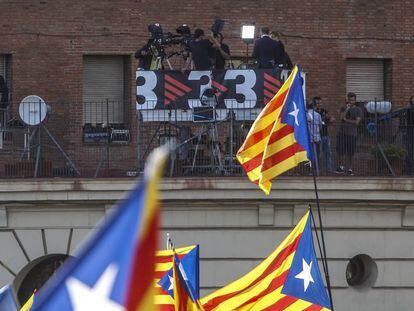 Un equipo de TV3 en la plaza Espanya durante la Diada.