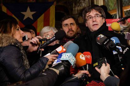 Carles Puigdemont atiende a la prensa el pasado 6 de febrero en B&eacute;lgica. 