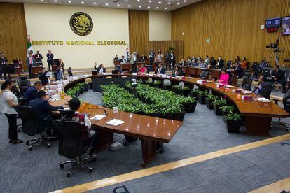 Los consejeros del INE durante una sesión el 3 de marzo de 2023 en la sede del instituto.