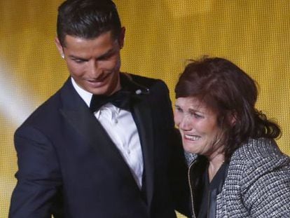 Cristiano Ronaldo y su madre María Dolores Aveiro.