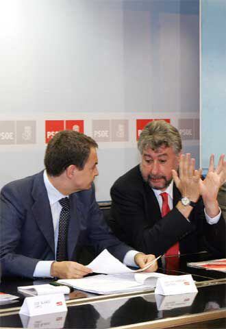 Zapatero (izquierda) y el líder de CC OO, José María Fidalgo.