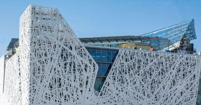 El pabellón de Italia para la Expo Milán 2015 supuso un desafío por las formas de su acristalamiento.
