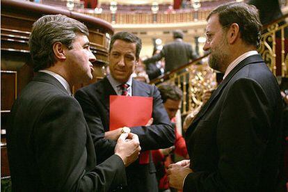 Ángel Acebes, Eduardo Zaplana y Mariano Rajoy, en el Congreso de los Diputados.

GORKA LEJARCEGI