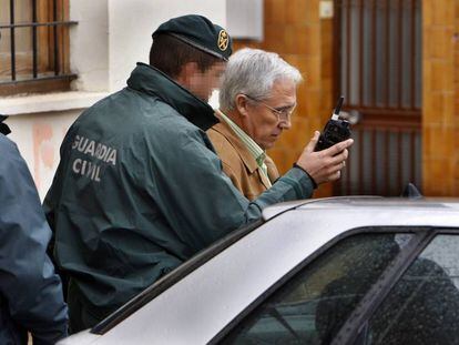 Juan Jos&eacute; Rubio, alcalde de Zarra, cuando fue detenido en 2008.