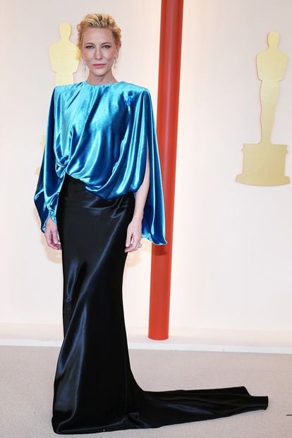 Cate Blanchett, nominada a mejor actriz por Tár, con un vestido a medida bicolor de Louis Vuitton.