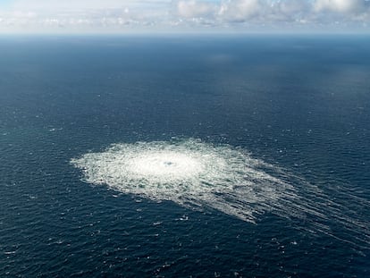 Fuga de gas de los tubos del Nord Stream cerca de la isla danesa de Bornholm, el pasado 27 de septiembre.