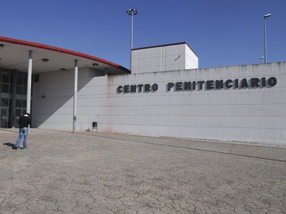 Entrada al Centro Penitenciario de Mansilla de las Mulas (León), en una imagen de archivo.