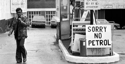 Surtidor de gasolina en Londres, en 1973.